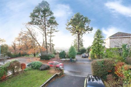 4 bedroom Detached house to let in Marlborough Place, Wimborne