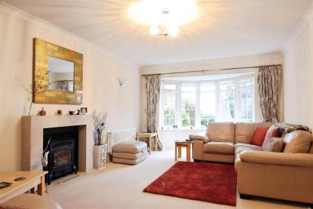 4 bedroom Detached house to let in Marlborough Place, Wimborne