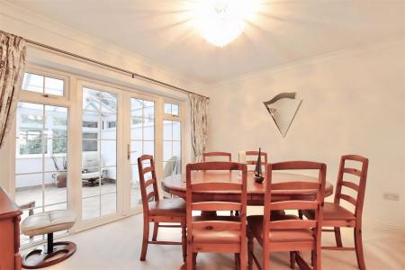 4 bedroom Detached house to let in Marlborough Place, Wimborne