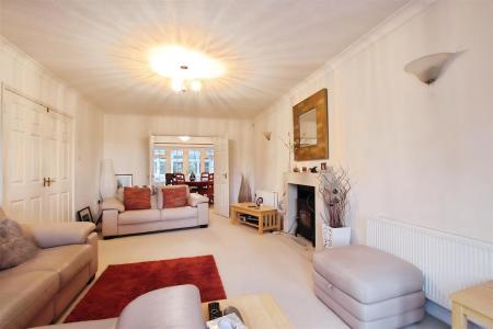 4 bedroom Detached house to let in Marlborough Place, Wimborne