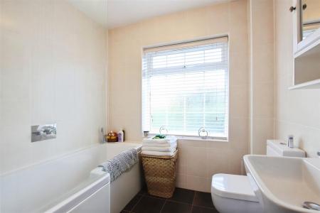 4 bedroom Detached house to let in Marlborough Place, Wimborne