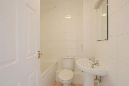 2 bedroom Terraced House to let in Old Manor Close, Wimborne