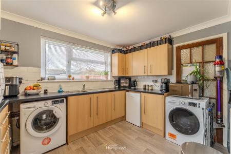3 bedroom End of terrace house for sale in Selkirk Close, Merley, Wimborne