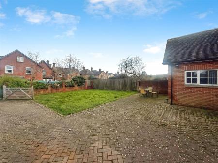 3 bedroom Detached house to let in Redcotts Lane, Wimborne