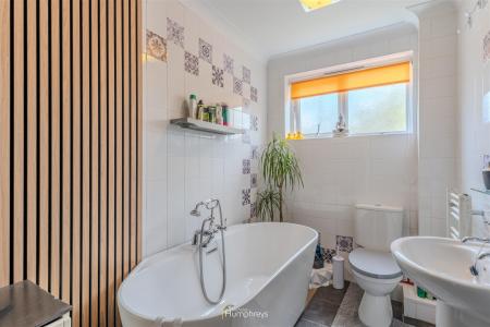 2 bedroom Property for sale in Allenview Road, Wimborne