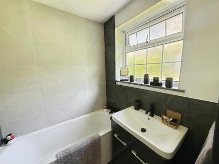 4 bedroom Detached house to let in Leigh Lane, Wimborne