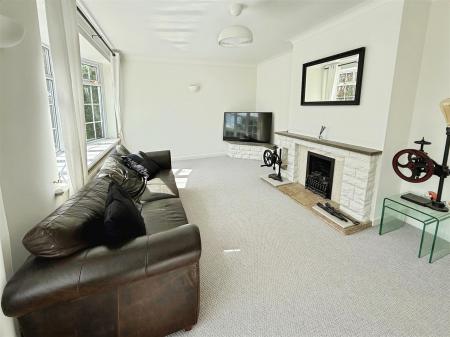 4 bedroom Detached house to let in Leigh Lane, Wimborne