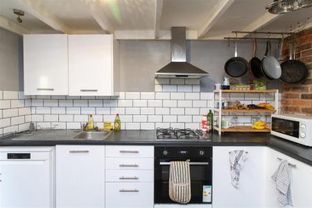 4 bedroom Semi-detached house to let in Aberdeen Road, Southampton