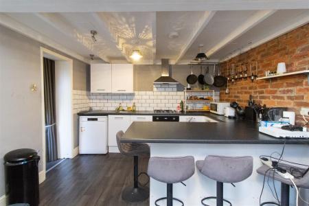 4 bedroom Semi-detached house to let in Aberdeen Road, Southampton