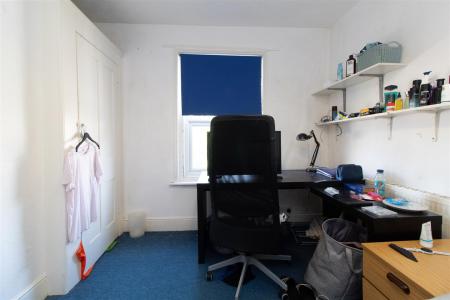 4 bedroom Semi-detached house to let in Aberdeen Road, Southampton