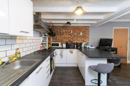 4 bedroom Semi-detached house to let in Aberdeen Road, Southampton