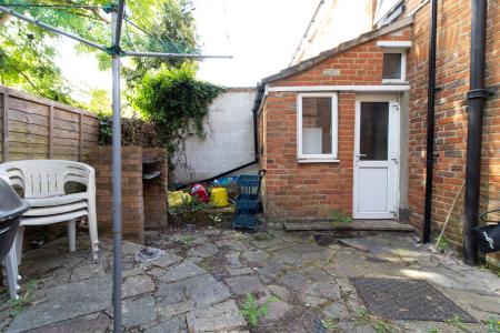 4 bedroom Semi-detached house to let in Aberdeen Road, Southampton