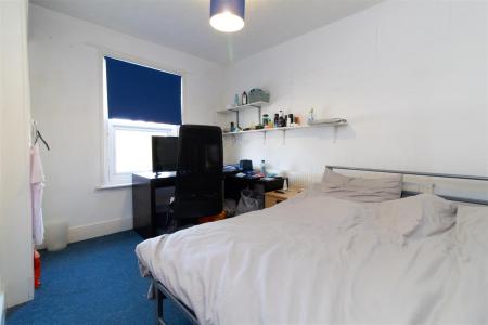 4 bedroom Semi-detached house to let in Aberdeen Road, Southampton