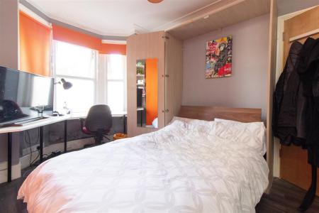 4 bedroom Semi-detached house to let in Aberdeen Road, Southampton