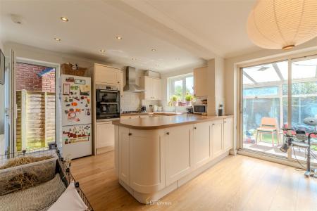 4 bedroom Detached house for sale in Canford View Drive, Wimborne