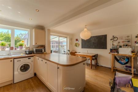 4 bedroom Detached house for sale in Canford View Drive, Wimborne