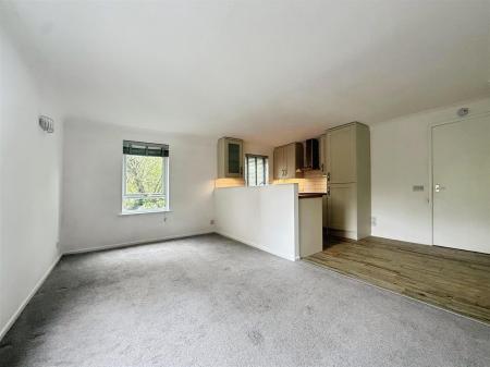 1 bedroom Apartment to let in Allenview Road, Wimborne