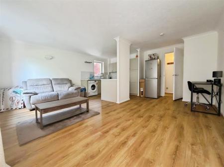1 bedroom Apartment to let in Allenview Road, Wimborne
