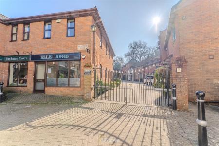 2 bedroom Town house for sale in Millstream Close, Wimborne