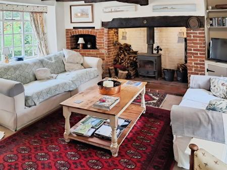 4 bedroom Detached house to let in Church Hill, Tarrant Hinton, Blandford Forum