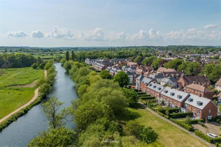 2 bedroom Property for sale in Brook Road, Wimborne