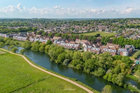 2 bedroom Property for sale in Brook Road, Wimborne