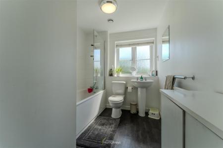 2 bedroom Property for sale in Brook Road, Wimborne
