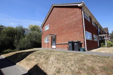 2 bedroom House share to let in Allenview Road, Wimborne