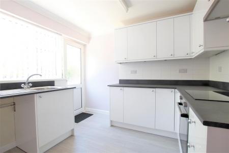 2 bedroom House share to let in Allenview Road, Wimborne