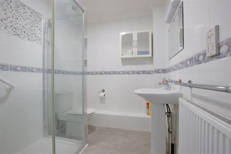 2 bedroom House share to let in Allenview Road, Wimborne