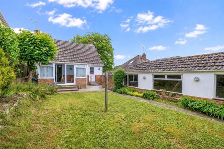 2 bedroom Chalet for sale in Middlehill Road, Wimborne