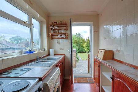 2 bedroom Chalet for sale in Middlehill Road, Wimborne