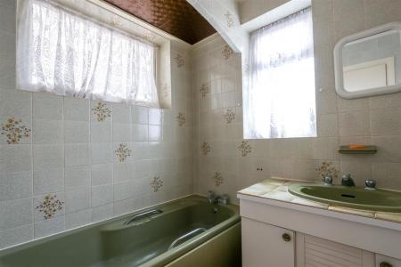 2 bedroom Chalet for sale in Middlehill Road, Wimborne