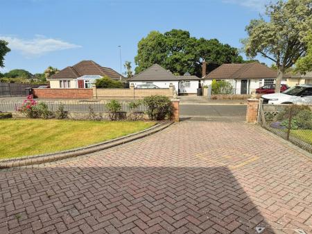 4 bedroom Detached bungalow to let in Finchfield Avenue, Bournemouth
