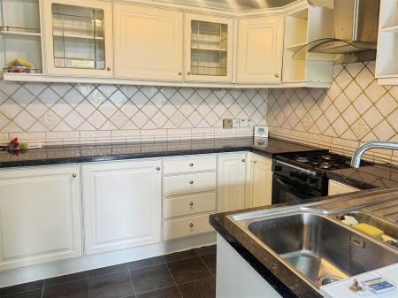 4 bedroom Detached bungalow to let in Finchfield Avenue, Bournemouth