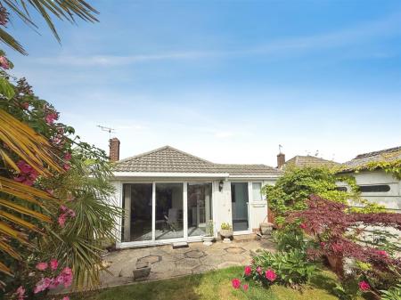 4 bedroom Detached bungalow to let in Finchfield Avenue, Bournemouth
