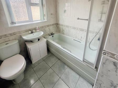 4 bedroom Detached bungalow to let in Finchfield Avenue, Bournemouth