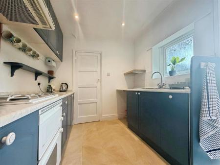 3 bedroom Semi-detached house to let in Crescent Road, Wimborne