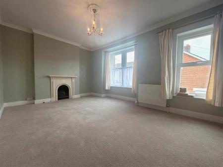 3 bedroom Semi-detached house to let in Crescent Road, Wimborne