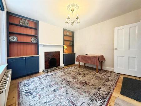 3 bedroom Semi-detached house to let in Crescent Road, Wimborne