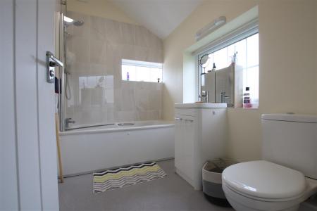 2 bedroom Detached bungalow to let in Winterborne Muston, Bere Regis