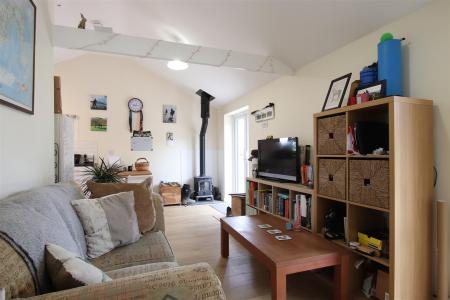 2 bedroom Detached bungalow to let in Winterborne Muston, Bere Regis