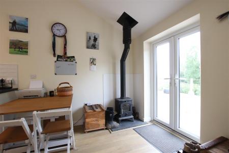 2 bedroom Detached bungalow to let in Winterborne Muston, Bere Regis