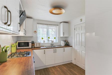 4 bedroom Detached house for sale in Henbest Close, Wimborne