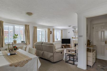 4 bedroom Detached house for sale in Henbest Close, Wimborne