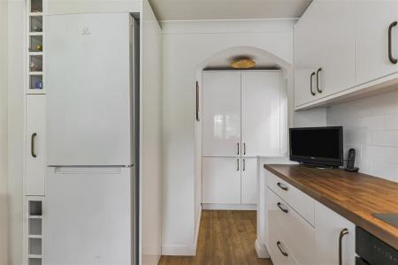 4 bedroom Detached house for sale in Henbest Close, Wimborne