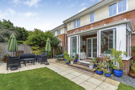 4 bedroom Detached house for sale in Henbest Close, Wimborne