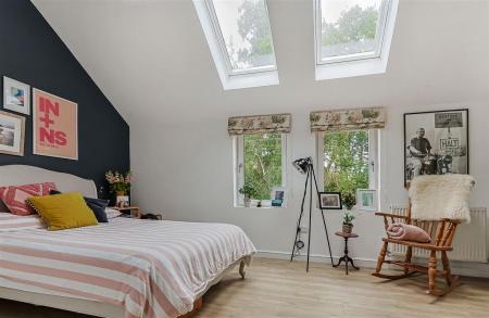 3 bedroom End of terrace house for sale in Middlehill Road, Wimborne