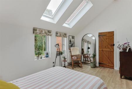 3 bedroom End of terrace house for sale in Middlehill Road, Wimborne