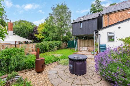 3 bedroom End of terrace house for sale in Middlehill Road, Wimborne